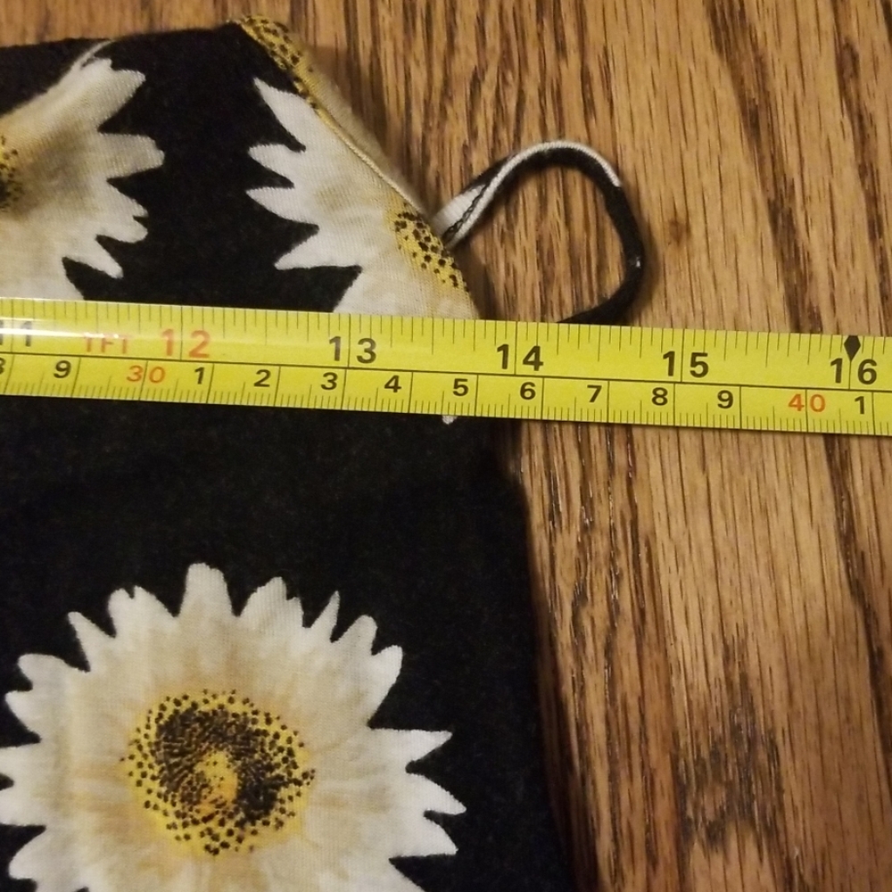 Given as gift with purchase**Flowy floral top - Picture 7 of 7